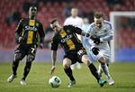fight. Horsens leverede en god indsats mod FCK, og østjyderne var ikke tilfredse med den dommerafgørelse, der gav FCK sejrsmålet i sidste minut. 