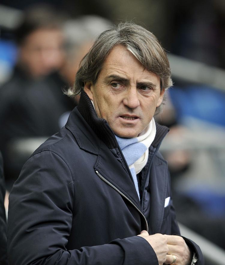svaghed? Manchester Citys manager Roberto Mancini har en del midterforsvarere af høj klasse, men de har ikke kunnet afholde modstanderne fra at score mod de engelske mestre. 