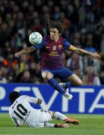 knæoperation. Barcelonas Carles Puyol går altid forrest, når der skal kæmpes, men den indstilling har også slidt på forsvarsveteranen. 