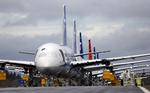 LEVERINGSSTOP. Færdigbyggede 787'ere holder klar ved Boeingfabrikken, der kæmper for at løse problemerne med overophedning af batterierne i den nye flytype. 