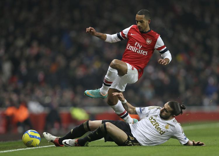 jævnbyrdigt. Swansea og Arsenal leverede en masse nydeligt spil langs med græstæppet, men Arsenal var mest effektiv. 