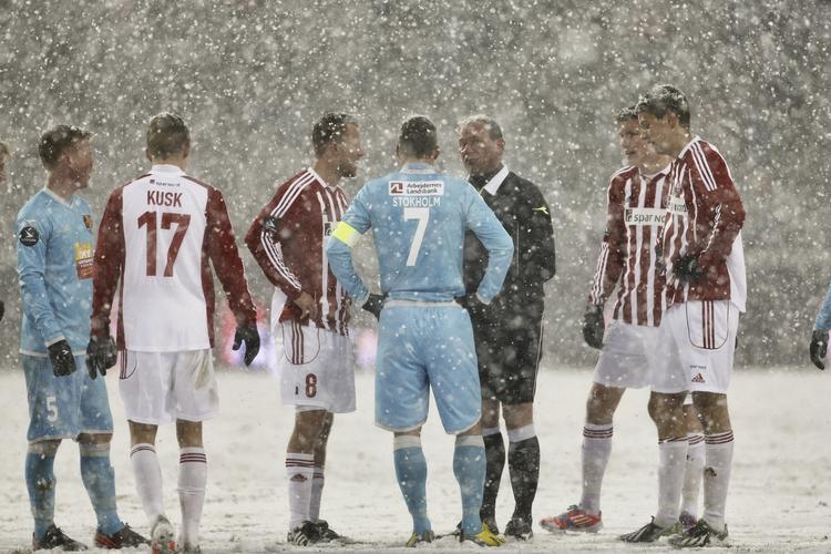 Aflysning. Superligakampen mellem AaB og FCN blev aflyst på grund af snevejr. 