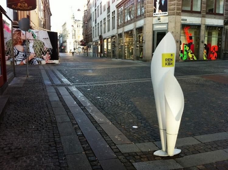 URINAL. De københavnske tissetragt skal få mændene til at lade være med at lade vandet i byens porte og hjørner. 
