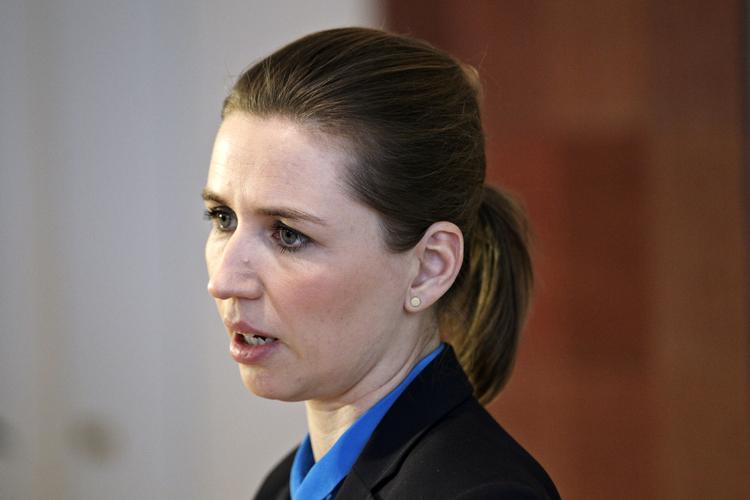 Kritiseret. Mette Frederiksen har i de seneste dage været under hård beskydning fra Enhedslisten, efter at det er kommet frem, at hendes ministerium allerede i december fik de første oplysninger om, at flere, end regeringen forventede, ville ryge ud af dagpengesystemet. 