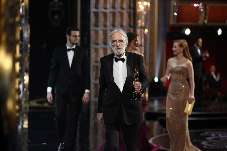 Film. En gravalvorlig Michael Haneke øjeblikket efter, han holdt takketale ved årets Oscar-uddeling i Los Angeles. 