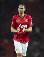 forsvarsproblemer. Veteranen Rio Ferdinand blev først siet fra landsholdet, derefter udtaget efter heftig debat i medierne og nu har United-spilleren så meldt afbud. 