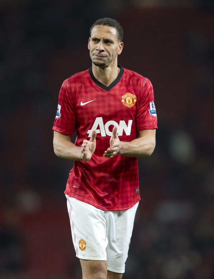 forsvarsproblemer. Veteranen Rio Ferdinand blev først siet fra landsholdet, derefter udtaget efter heftig debat i medierne og nu har United-spilleren så meldt afbud. 