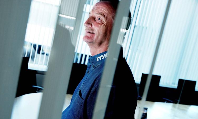 TRONSKIFTE. »Verdens største møbelhus sidder på en tredjedel af det danske marked. Men de taler svensk. Det skal vi have lavet om på«, siger Lars Larsen. 