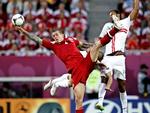 anfører. Daniel Agger (tv) er en af Danmarks nøglespillere i kampen mod Tjekkiet. 