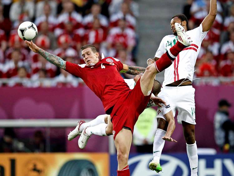anfører. Daniel Agger (tv) er en af Danmarks nøglespillere i kampen mod Tjekkiet. 