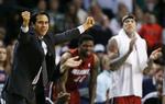rekord. Miami Heat-træner Erik Spoelstra (tv) jubler under kampen mod Boston Celtics. 