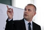 REGNEDRENG. Bjarne Corydons (S) folk i Finansministeriet er for én gangs skyld afveget for sin normale regnemetode. 