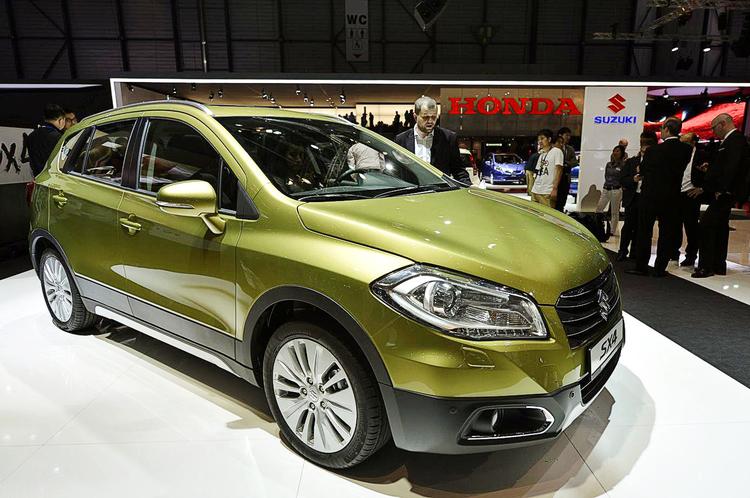 forstørret. Suzuki SX4 Crossover har familieegnet størrelse. Foto: Martial Trezzini/AP 