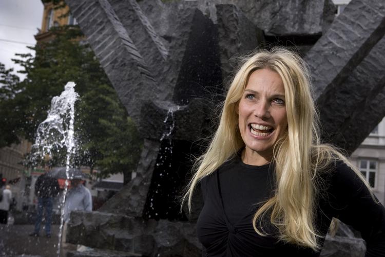 Tolerance. Hendes idé med historien er at vise, at voksne har meget at lære af venskaber blandt børn med forskellig etnisk baggrund. 