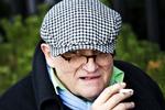 England. En af kunstneren David Hockneys personlige assistenter døde tidligt søndag morgen. 