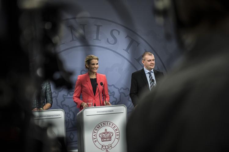 Socialdemokraterne. Helle Thorning-Schmidt og Bjarne Corydon er entydigt forbundet med en politik, som baglandet opfatter som forkert. 