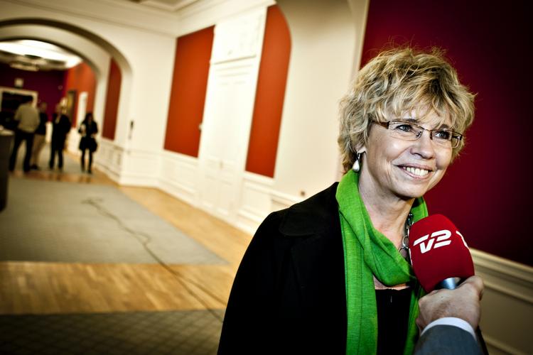 Øv. Anne Baastrup, SF's gruppeformand, synes det er »træls«, at Jesper Petersen forlader SF. 