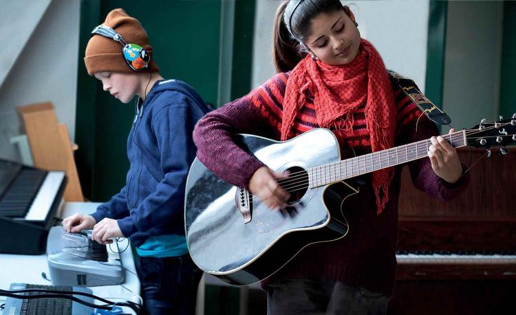 udebane. Sawsan af tyrkisk afstamning er helt på hjemmebane på det multietniske Nørrebro. Mens vestjyske Karl er en fremmed fisk. 