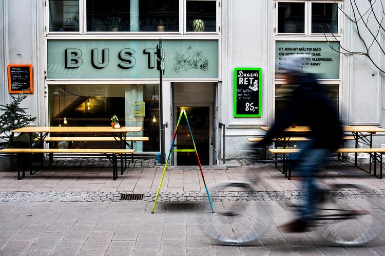 Velkendt. Bust smager af god gammel bedstemormad. Med stuvet hvidkål, hvide kartofler og hjemmesyltede rødbeder. 
