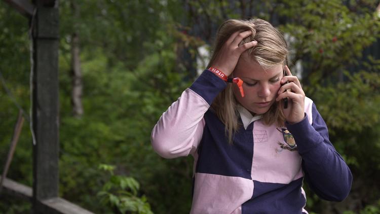 Ungdommen. Kari Anne Moe skulle lave en dokumentar om den politiske, engagerede ungdom i Norge, repræsenteret af de fire teenagere Johanne fra AUF, Sana fra SU, Henrik fra FPU og Haakon fra Unge Høyre. Vi får indblik i deres usikkerheder, drømme, håb for fremtiden, og ikke mindst deres brændende politiske engagement. 