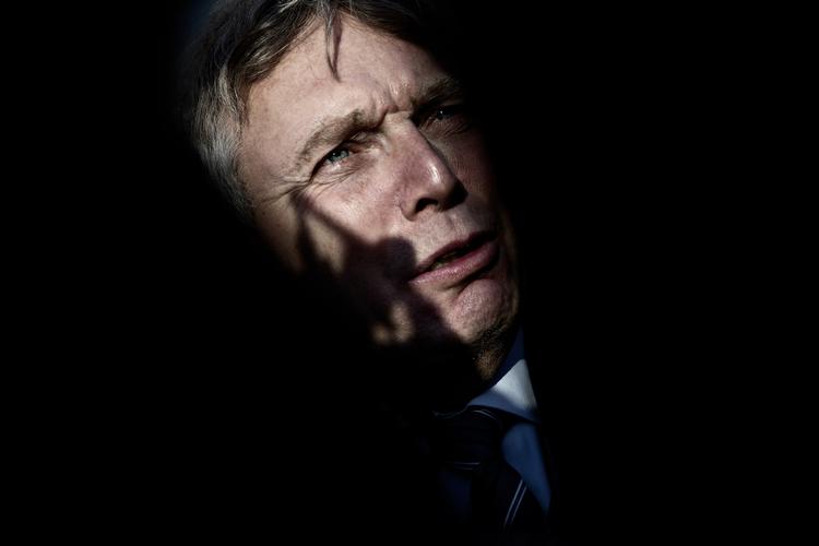Den forhenværende kulturminister Uffe Elbæk mener, at sagen mod ham må mane til eftertanke blandt de medier, han mener, 'gik efter' hans mand. 