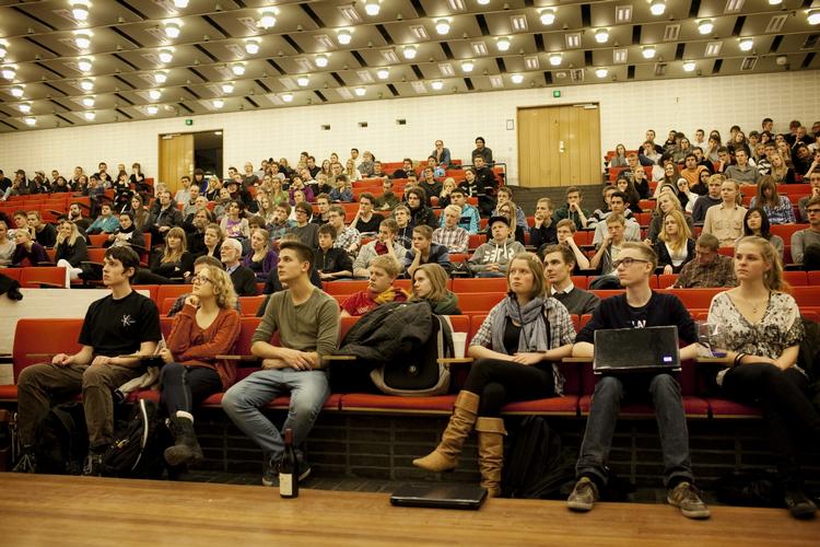 Studentermedhjælpere. Djøf mener at staten bør ansætte færre studerende. 