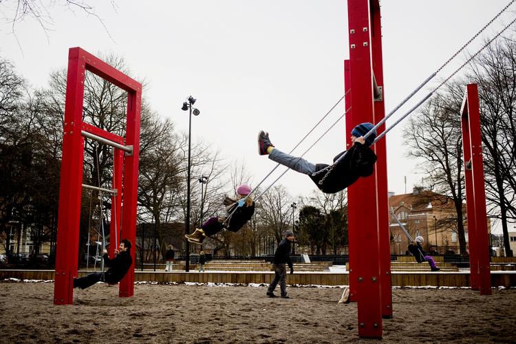 Leg. Autister kan have problemer i socialt samspil og med kommunikation og selvoplevelse. Børnene på billedet har ikke autisme. 