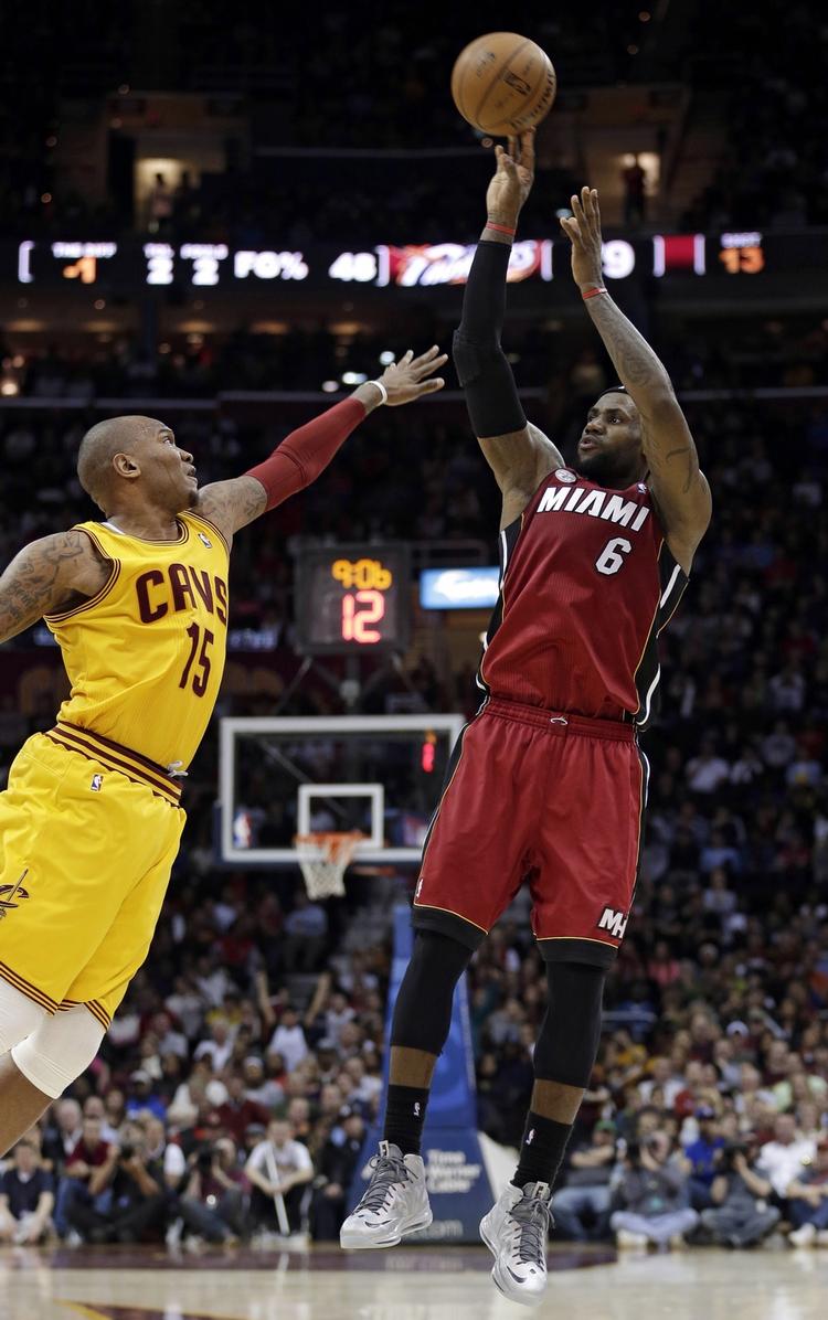 Stime. Det er 50 dage siden Miami og LeBron James (t.h.) har tabt en kamp. 
