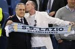 Hyldet. Paul Gascoigne var i efteråret på besøg i Rom hos sin gamle klub Lazio, hvilket udløste smækkys til klubpræsident Claudio Lotito. 