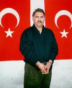 Fred. Den fængslede PKK-leder, Abdullah Öcalan, opfordrer til våbenhvile og beder militante grupper forlade Tyrkiet for at bane vej for fred. 