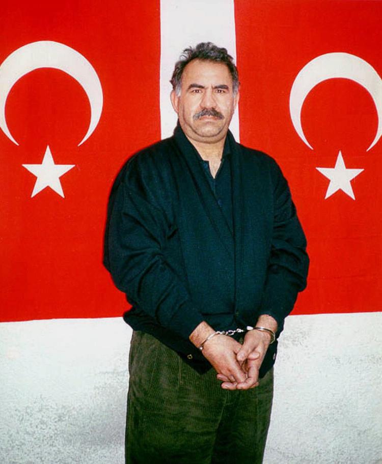 Fred. Den fængslede PKK-leder, Abdullah Öcalan, opfordrer til våbenhvile og beder militante grupper forlade Tyrkiet for at bane vej for fred. 