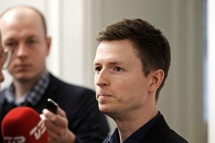 SF's politiske ordfører Jesper Petersen skifter til Socialdemokraterne. 