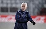 For Morten Olsen er »indstillingen bedre end opstillingen«, hvad det så end betyder. Bare giv os tre point i morgen. Her er vi til dagens træning i Tjekkiet. 