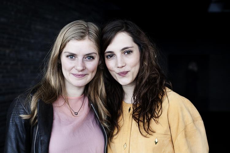 Hovedroller. Marie Tourell Søderberg (tv) og Sarah-Sofie Boussnina har de kvindelige hovedroller i Ole Bornedals '1864' som henholdsvis 'Inge' og 'Claudia'. 