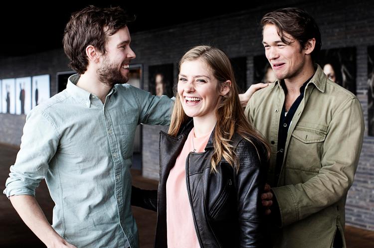 Trekløver. Marie Tourell  Søderberg er pigen, der tager til Dybbøl i 1864, hvor de to brødre, hun elsker, Jens Frederik Sætter-Lassen og Jakob  Oftebro, kæmper. 