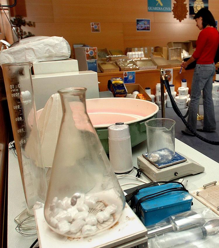 giftstoffer. Et laboratorium til produktion af doping lukkes ned efter en politirazzia i Spanien. 