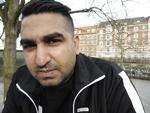 EX-KRIMINEL. Jan Mansur Hussain mener, at det er vigtigt, at politibetjente taler med de lokale, for det skaber tryghed. På billedet ses han i sit barndomskvarter på Frederiksberg, hvor hans gruppe ofte har holdt til. 