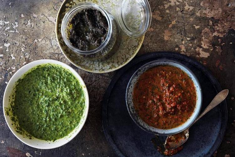 Salsa verde, oliventapenade og harissa