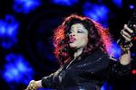 60. Fødselar Chaka Khan på scenen. 