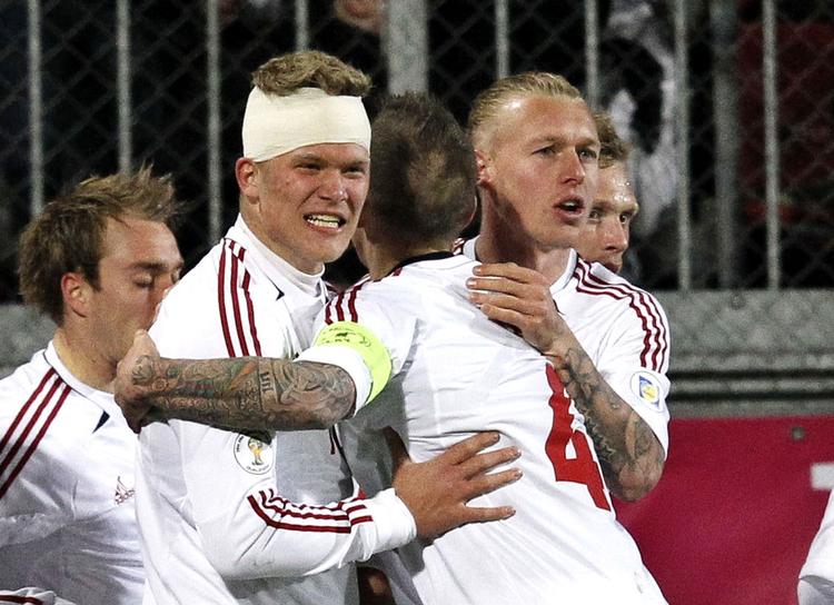 bedømmelse. Simon Kjær (th) var kampens bedste spiller, da Danmark vandt 3-0 over Tjekkiet, mens den unge angriber Andreas Cornelius (nummer to fra venstre) også scorede en høj karakter efter sin indsats. 