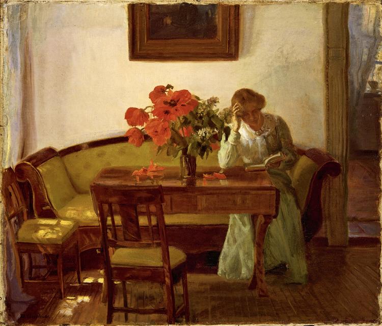 øjeblikke. 'Interiør med røde valmuer', 1905, hvor pianistinden frøken Lizzy  Hohlenberg læser ved et bord i  sydstuen i Michael og Anna Anchers hus. Foto: Skagens Museum 