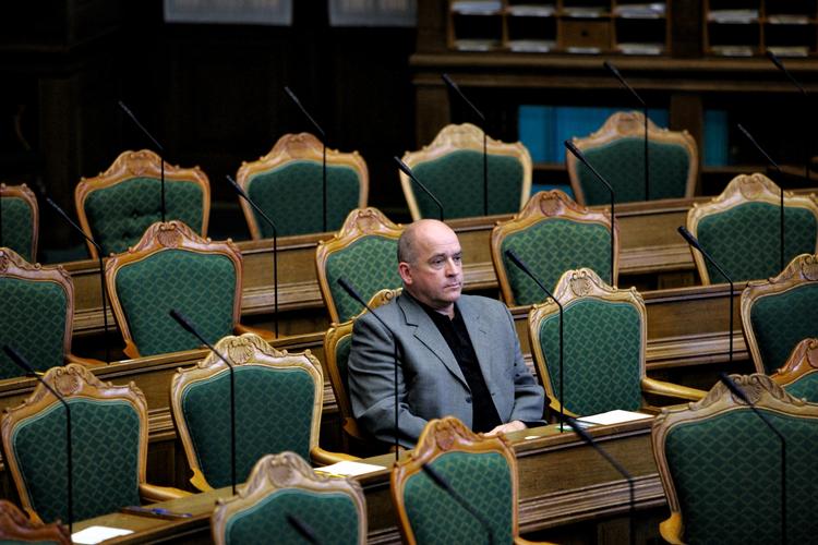 Støtte. Er fælles fjender nok til at starte et venskab? 