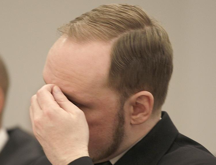 Begravelse. Massemorderen, Anders Behring Breivik , må ikke detage i sin mors begravelse. Hun døde fredag aften efter lang tids sygdom. 