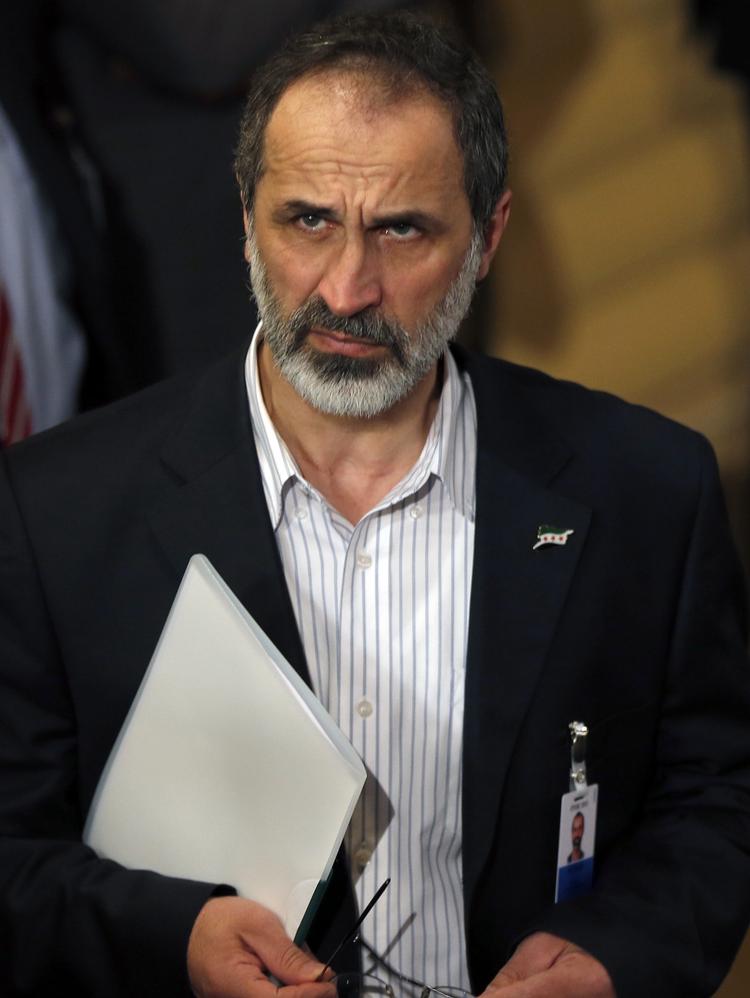 Tilbagetræden. Moaz Alkhatib, en 52-årig tidligere prædikant ved den gamle Ummayade Moske i Damaskus, blev ellers i november 2012 valgt til at lede Syriens Nationale Råd. 