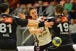 Intenst. De hvidklædte Team Tvis Holstebro-spillere måtte kæmpe for sejren mod polske Wisla Plock. 