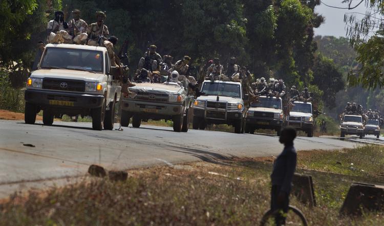Lejesoldater. På dette arkivbillede ses soldater fra Tchad, der kæmpede på præsident Francois Bozizes side i begyndelsen af året. I dag har oprørere taget kontrol over Den Centralafrikanske Republiks hovedstad, Bangui. 