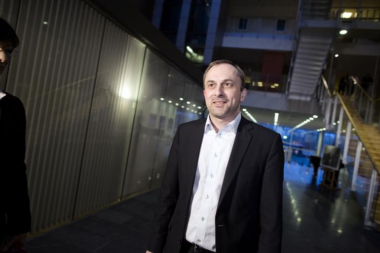 Annoncekampagne. Kommunernes Landsforening med Michael Ziegler i spidsen, bragte i dag en helsidesannonce i landets morgen- og formmiddagsaviser. Den markerer startskuddet på en mere omfattende informationsstrøm, som i den kommende tid vil flyde fra arbejdsgiverforeningen i bestræbelser på at vinde befolkningen gunst. 