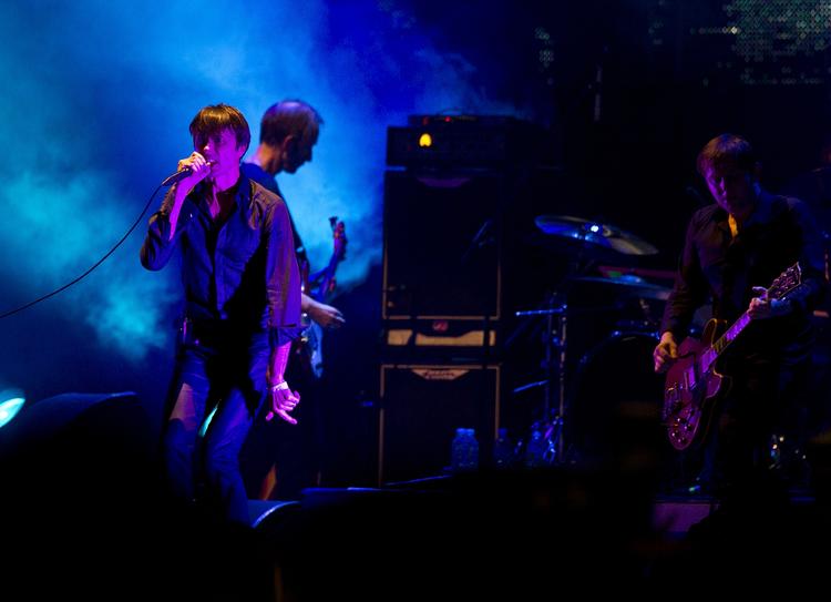 kemi. Selvom forsanger Brett Anderson og guitarist Richard Oakes har spillet sammen siden 1994, virker det som om, at de først nu for alvor har fundet kemien. 