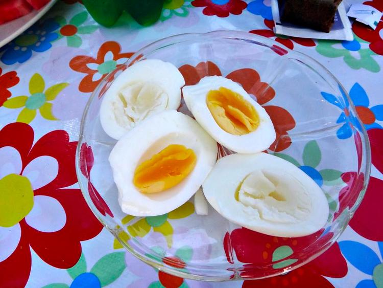 Blomme. Æggenes blomme kan have meget forskellig farve - fra knaldgul til hvid. 