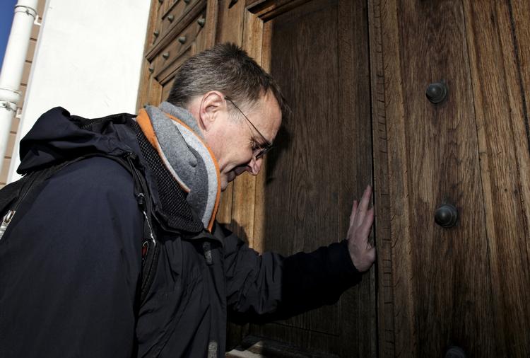 Konflikt. Anders Bondo Christensen på vej ind til dagens forgæves forhandlingsmøde. 